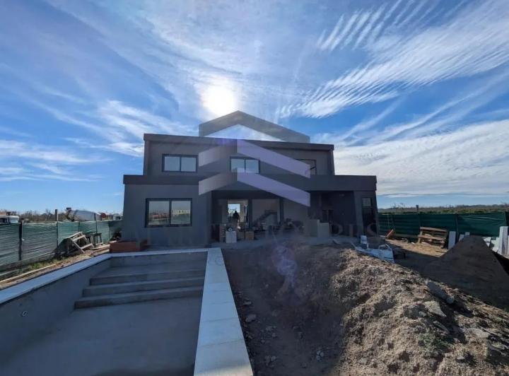 Casa en Venta a Estrenar en Riberas con Pileta, Puertos del Lago, Escobar, Gba Norte - Zonaprop