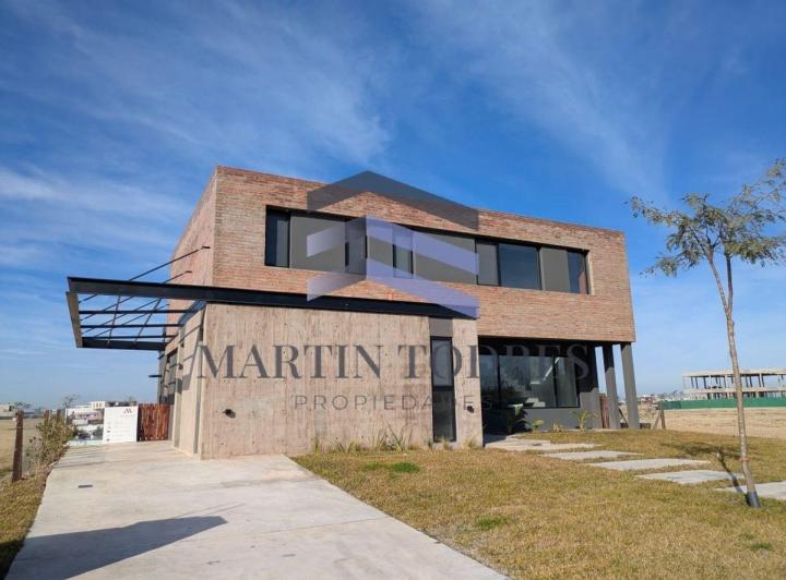 Casa con Pileta en Venta en Amarras | Puertos del Lago, Gba Norte - Zonaprop