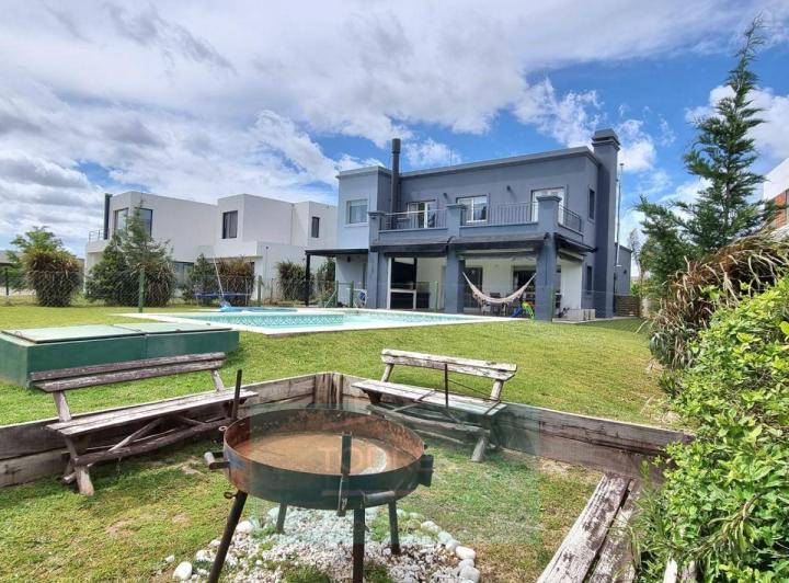Casa Al Agua con Pileta en Venta y Alquiler en El Cantón Norte, Gba Norte - Zonaprop