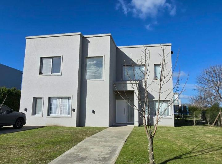 Casa en Alquiler con Pileta en El Cantón, Barrio Puerto, Escobar, Gba Norte - Zonaprop