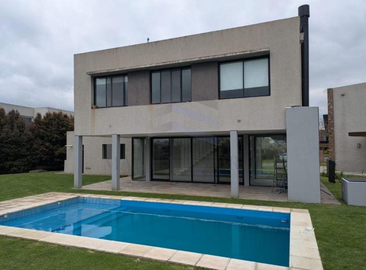 Casa en Alquiler con Piscina en Vistas | Puertos del Lago, Gba Norte - Zonaprop