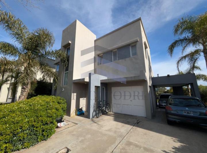 Casa en Venta Al Agua en Marinas | Puertos del Lago, Gba Norte - Zonaprop